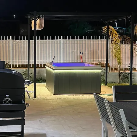 Dionysus Luxury Villa *